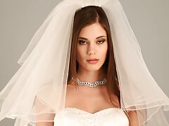 Une brune coquine mère et fils sexe a une nouvelle lingerie sexy