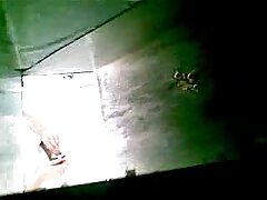 Deux filles sex entre mere et son fils excitées partagent une baignoire avec un beau mec