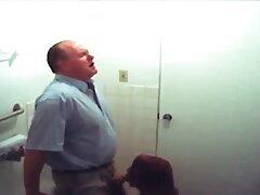 Une nana blonde lèche la chatte brazzer maman humide