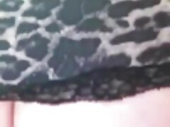 Drop dead magnifique fille Nancy Ace posant passionnément sur sex maman et son fils cam