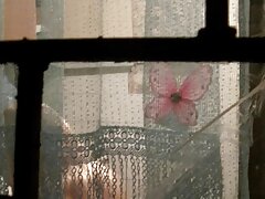 Deux femmes chaudes baisent un homme porno pere et mere