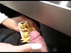 La brune Hime Marie grand maman sexe se fait baiser par sa demi-soeur et son creampie