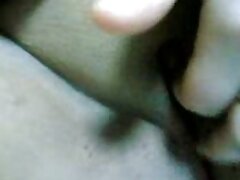 La superbe blonde Daisy porno mères Stone fait une pipe et se prend une grosse bite