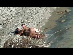 Petite blonde écarte les lèvres de sa chatte après avoir pris la bite de BF au fond de sa gorge video sexe jeune maman