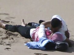 MILF coquine fait plaisir à son manchon père et fils porno avec une bite de jouet