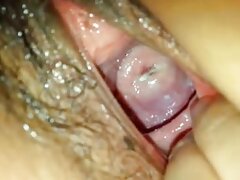 Une latine sexe femme avec son fils suce une énorme bite