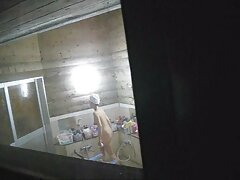 Dame blonde s'est détendue comme jamais auparavant porno avec sa mère