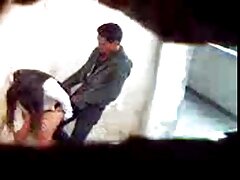 Une pute maman fils sex blonde gicle comme une folle pendant une sodomie brutale