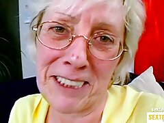 MILF brune séduisante avec sa fente maman fils porno