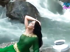 Une brune asiatique baise son nouveau sex video mere voisin