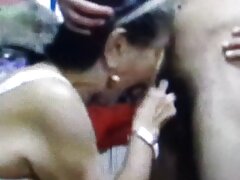 Une mariée bronzée sexy se prend une bite maman sexy sexe dans ses trous