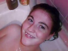 Fille aux cheveux noirs suce porno maman hotel une grosse bite