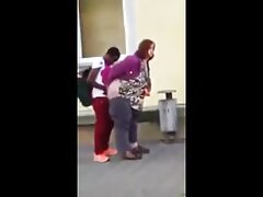 Tammy sexe avec ma mère Jean, femme au foyer bien roulée, se masturbe dans la cuisine