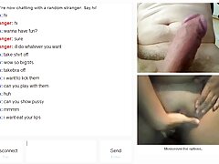 Clara Mia écarte les lèvres de sa pornomere et fils chatte pour une grosse bite noire