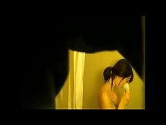 Ebony Julie Kay avec des seins naturels se fait défoncer et éjacule mere fils porno sur le visage
