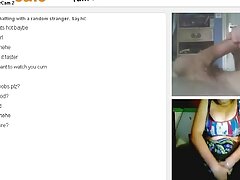 Megan Rain prend une photo de crème pour homme sur son visage après avoir entretenu un gros ma mère fait du porno pénis
