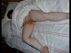 Adorable poussin blonde porno maman belle assied sa chatte rose sur BBC