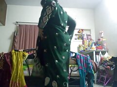 Brooklyn Chase et Rosalyn Sphinx gémissent de plaisir tout en se faisant baiser la chatte maman suce fils
