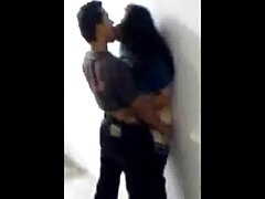 Des dames porno maman ivre chaudes font du yoga et baisent